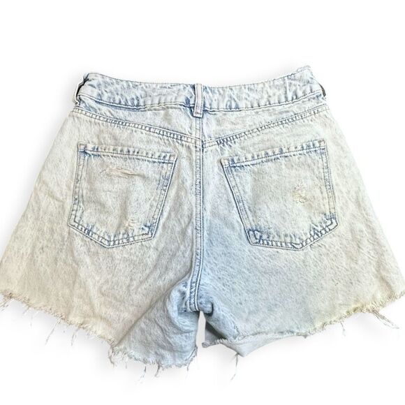 GARAGE Women’s Light Wash Distressed Mom Jean Shorts Size 3 / 26 - Picture 2 of 5